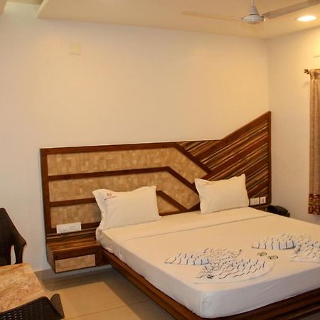Annai In Saravana Bhavan Fine Stay And Restaurant Велангани Екстериор снимка