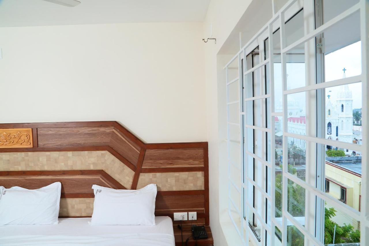 Annai In Saravana Bhavan Fine Stay And Restaurant Велангани Екстериор снимка