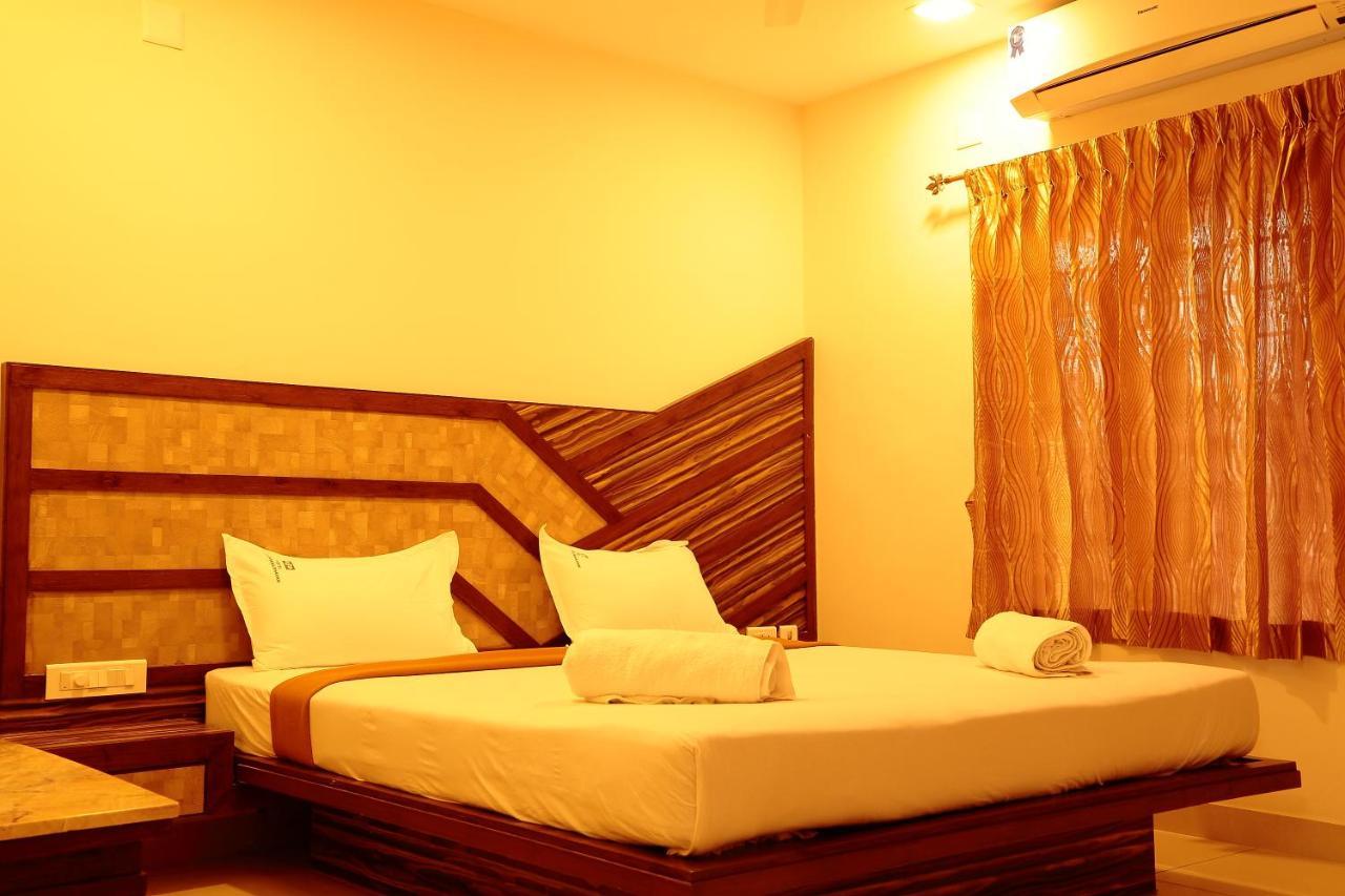 Annai In Saravana Bhavan Fine Stay And Restaurant Велангани Екстериор снимка