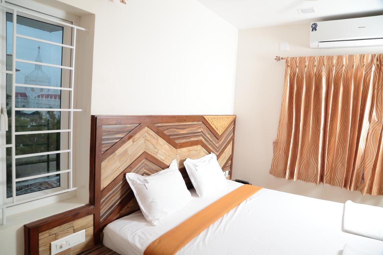 Annai In Saravana Bhavan Fine Stay And Restaurant Велангани Екстериор снимка