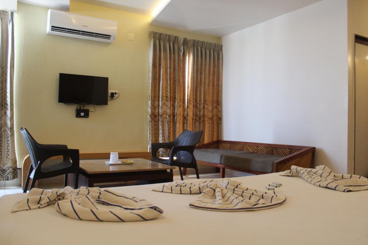 Annai In Saravana Bhavan Fine Stay And Restaurant Велангани Екстериор снимка