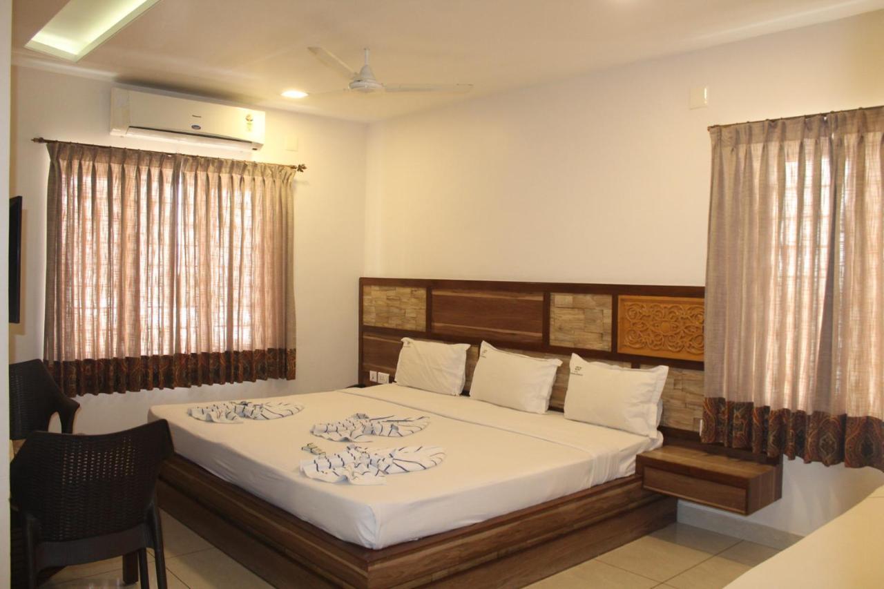 Annai In Saravana Bhavan Fine Stay And Restaurant Велангани Екстериор снимка