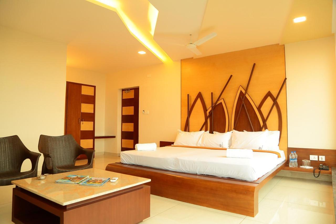 Annai In Saravana Bhavan Fine Stay And Restaurant Велангани Екстериор снимка