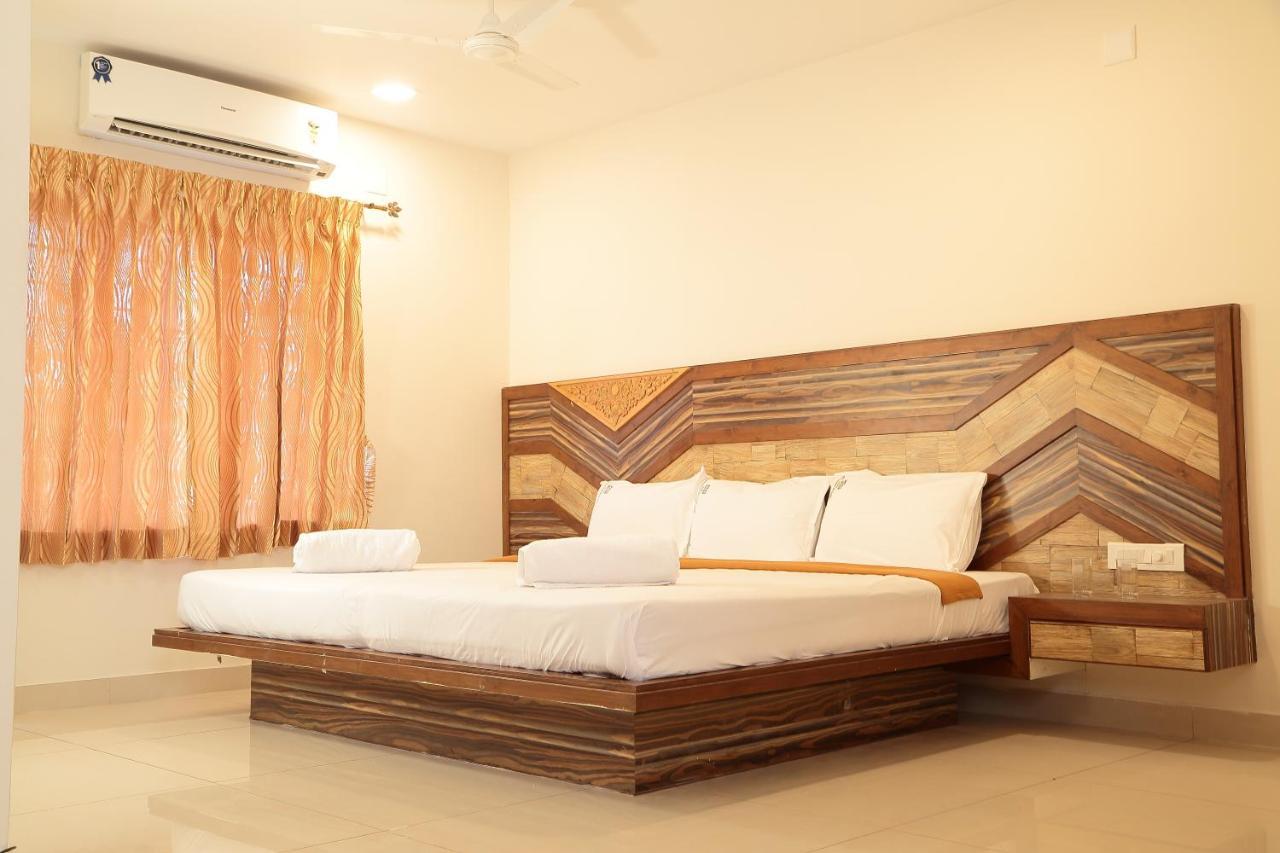 Annai In Saravana Bhavan Fine Stay And Restaurant Велангани Екстериор снимка