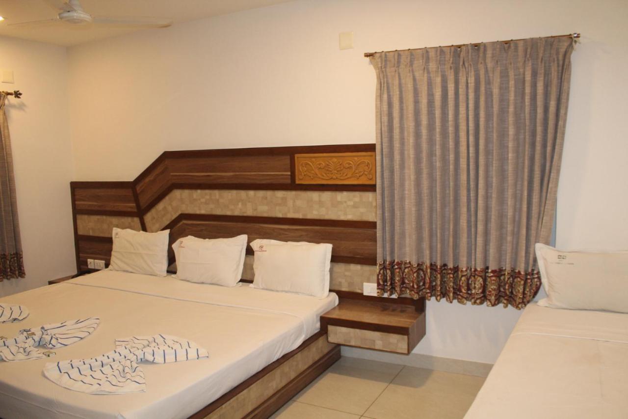 Annai In Saravana Bhavan Fine Stay And Restaurant Велангани Екстериор снимка
