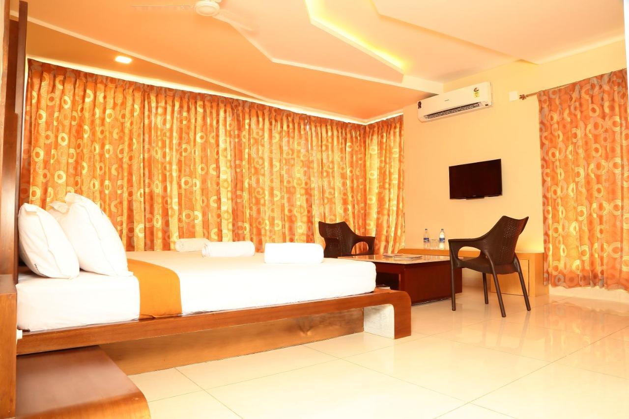 Annai In Saravana Bhavan Fine Stay And Restaurant Велангани Екстериор снимка